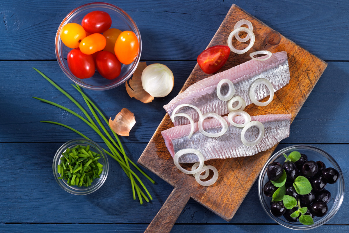 4400_A5_quer_Zwiebelmatjesfilets_1200x800 Emder Zwiebelmatjesfilets