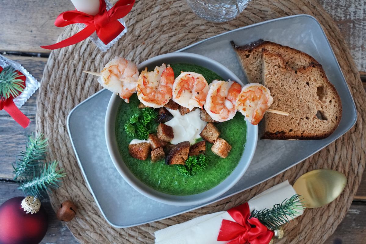 Spinatsuppe mit Garnelenspießen Rezept 1