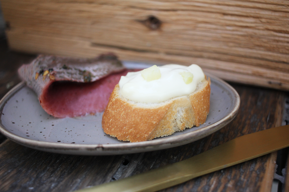 Sahnesauce-fur-Matjes-mit-Zwiebeln-und-Apfel-online-bestellen-4 Sahnesauce für Matjes