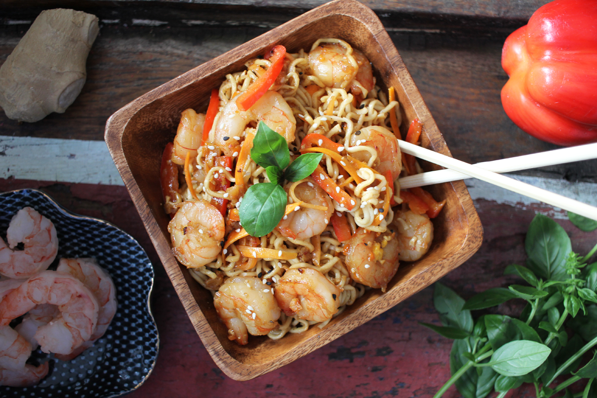 WOK Nudeln mit Garnelen WOK Nudeln mit Garnelen