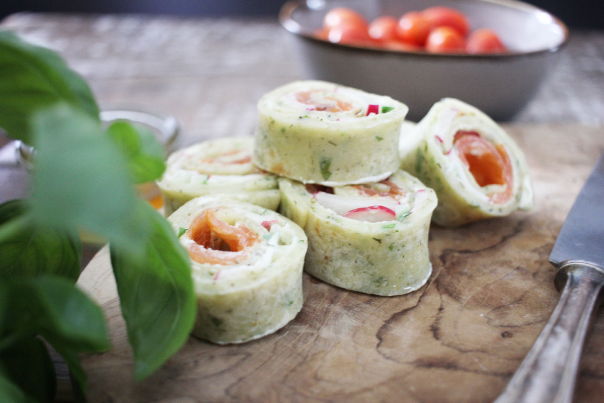 Kräutercrepes mit Räucherlachs Kräutercrepes mit Räucherlachs