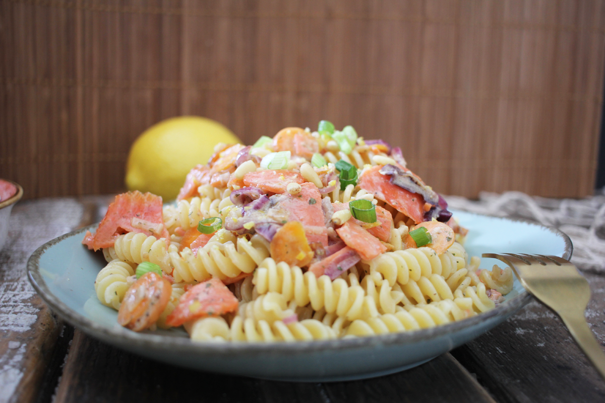 Lachsnudeln mit Sahnesauce und Räcuherlachs