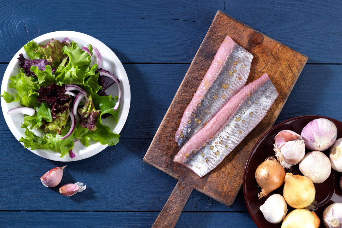 4600_A5_quer_Knoblauchmatjesfilets_1200x800 Emder Knoblauchmatjesfilets