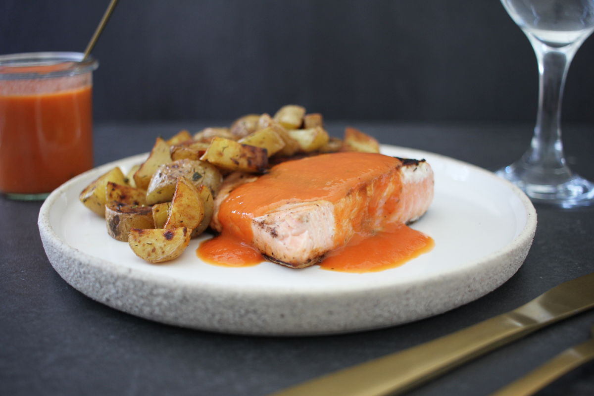 Rezept Lachs mit Tomatensahnesauce Rezept Lachs mit Tomatensahnesauce