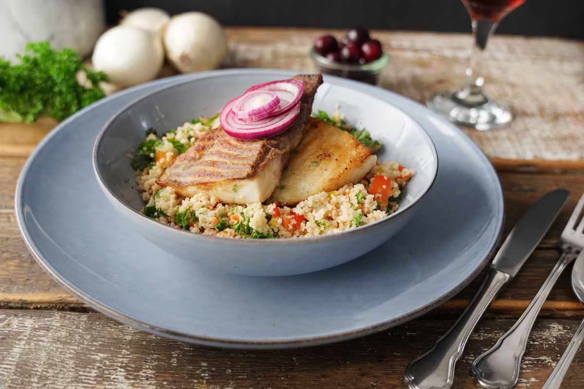 Seelachsfilet oder Tilapia auf Tabouleh