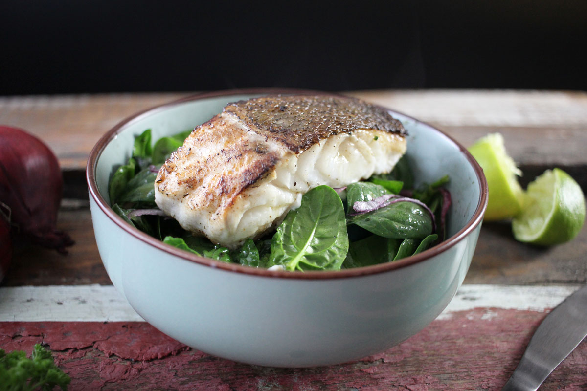 Rezept-knuspriger-Skrei-auf-frischem-Salat Rezept knuspriger Skrei auf frischem Salat