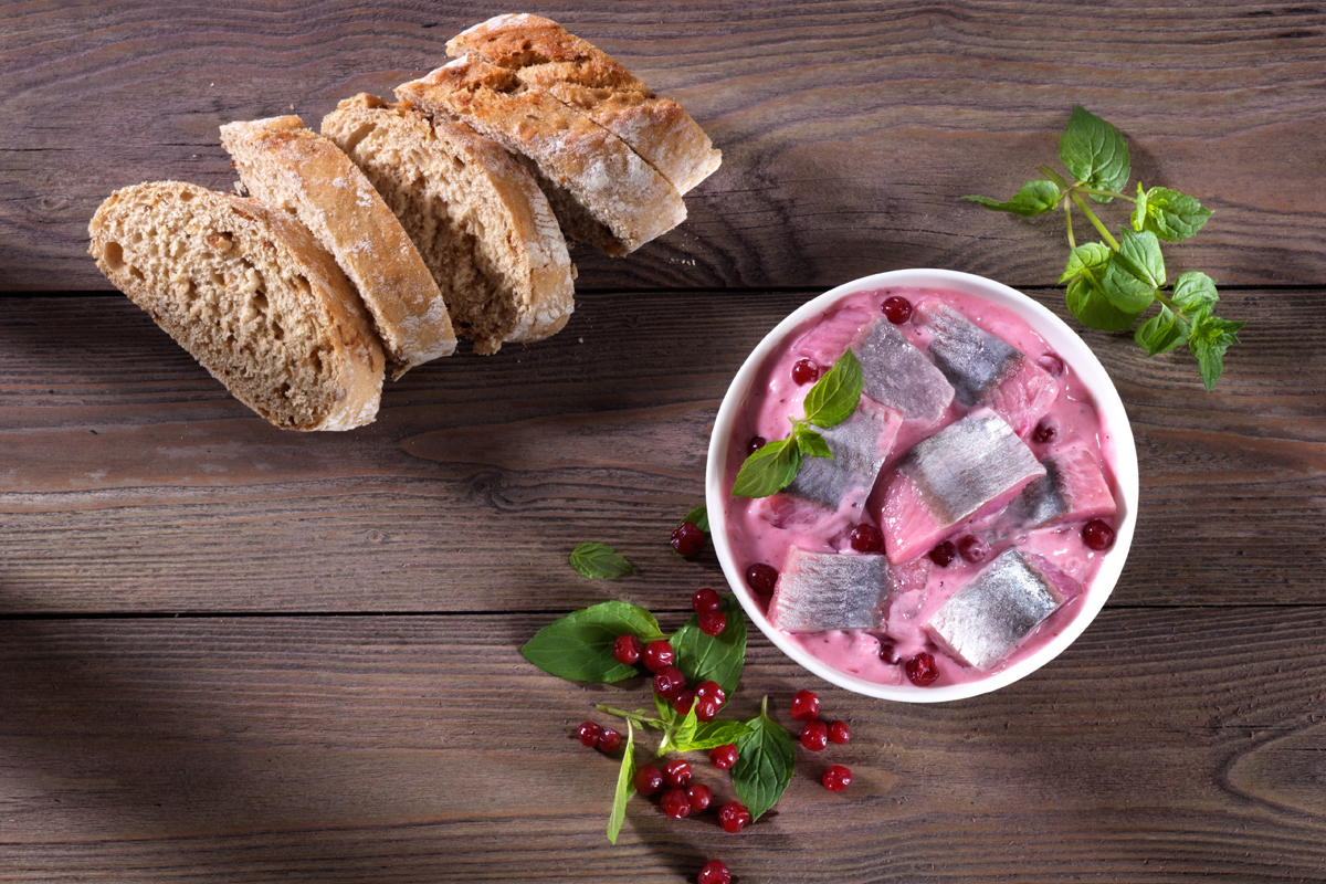 Emder Heringshappen in Preiselbeerdressing Emder Heringshappen in Preiselbeerdressing