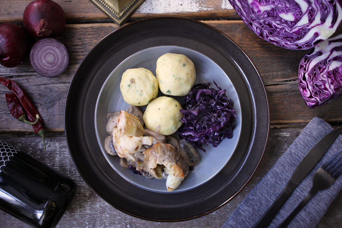 Rezept Bärenkrebse mit Knödeln, Pizlrahmsauce und Rotkraut Rezept Bärenkrebse mit Knödeln, Pizlrahmsauce und Rotkraut