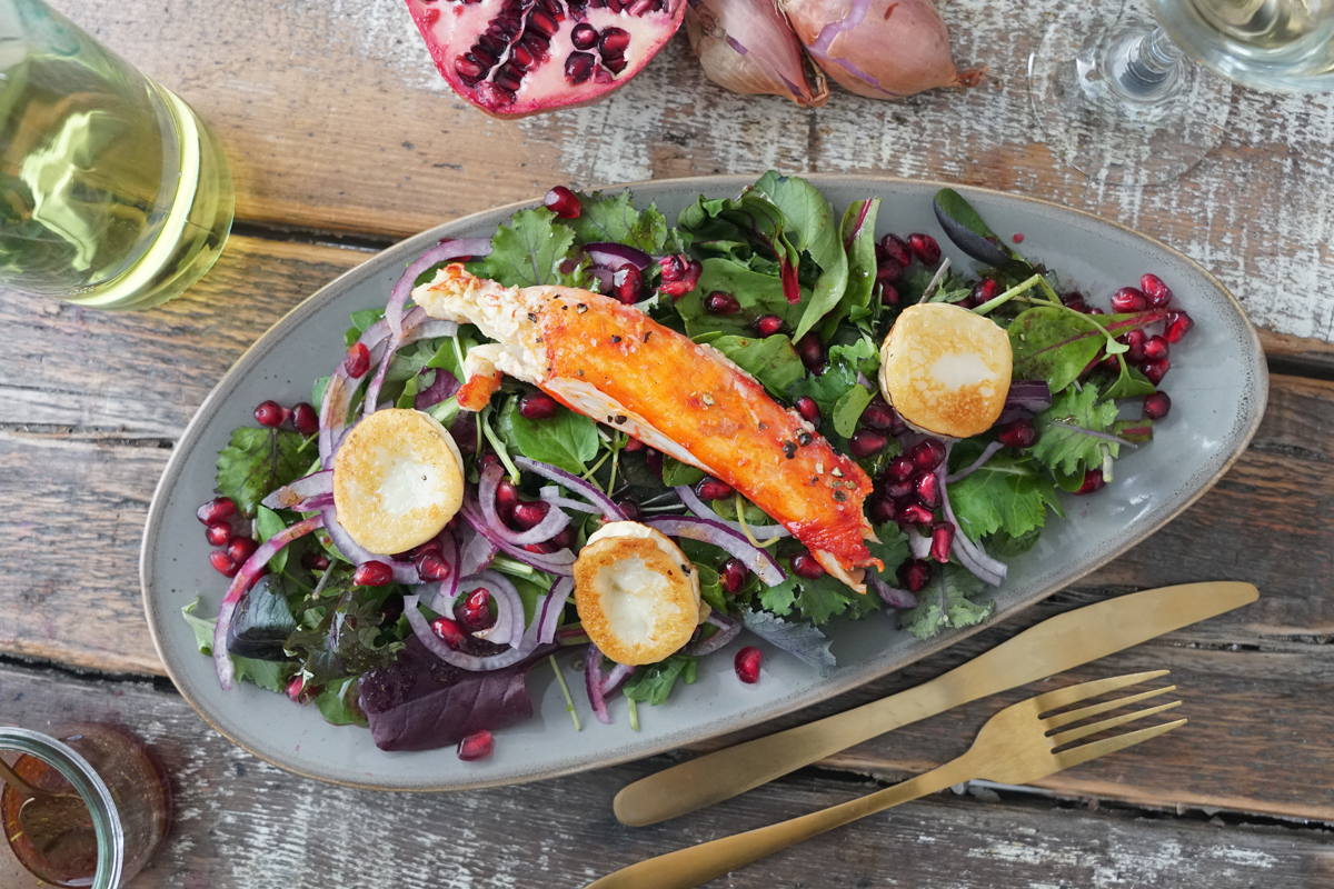 Koenigskrabbe auf Salat mit Granatapfeldressing Koenigskrabbe auf Salat mit Granatapfeldressing