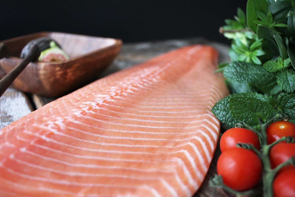Lachsseite-online-bestellen Lachsfilet frisch mit Haut