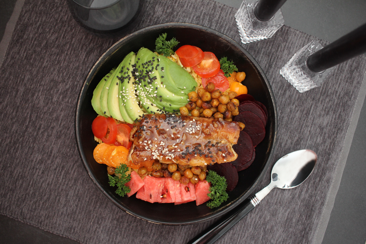 Bunte Bowl mit Steinbeißer