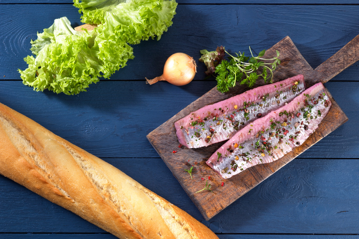 5000_A5_quer_Kraeutermatjesfilets_1200x800 Emder Kräutermatjesfilets