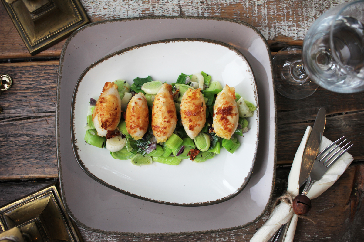 Tintenfischtuben gefüllt mit Lauchgemüse Tintenfischtuben gefüllt mit Lauchgemüse