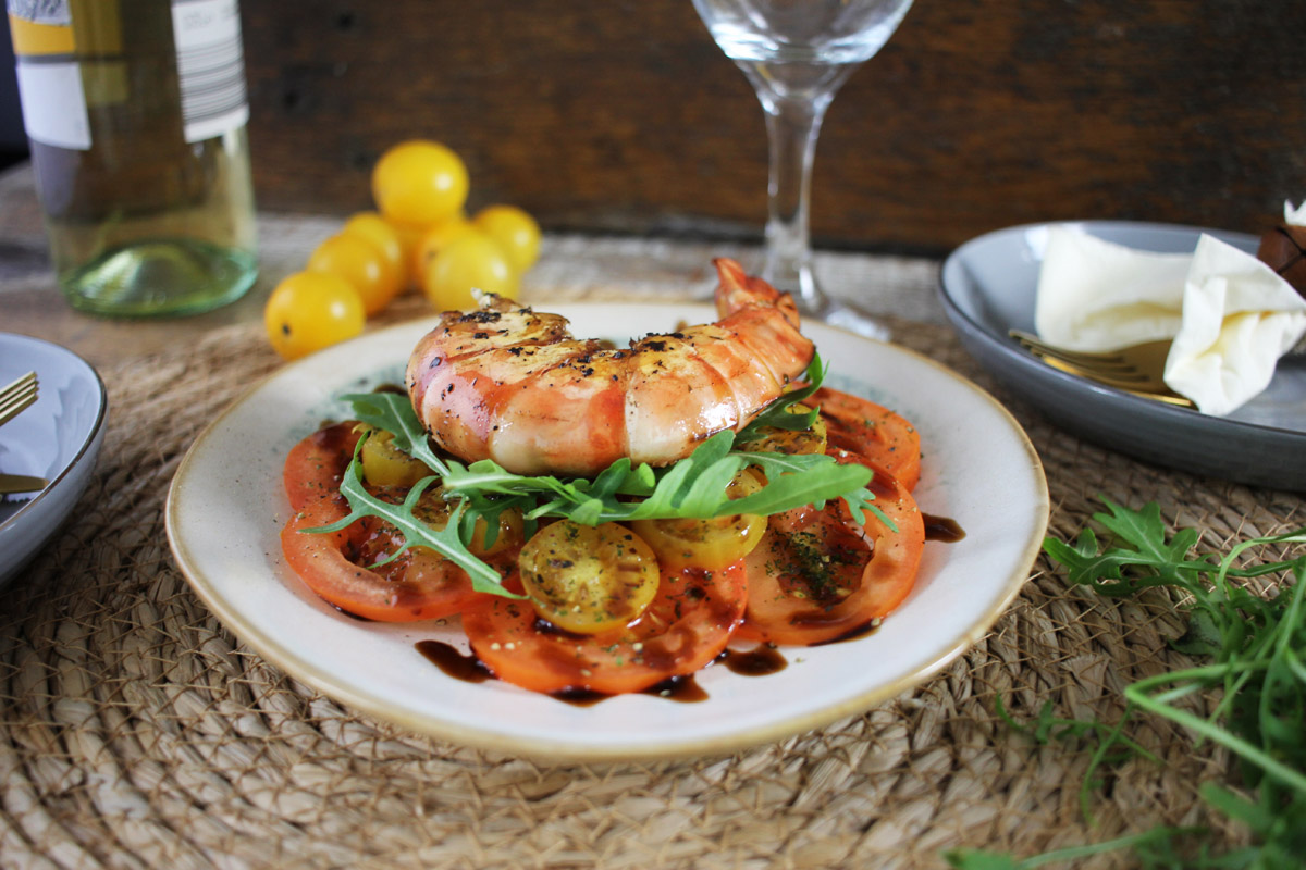 Seatiger auf Caprese Salat