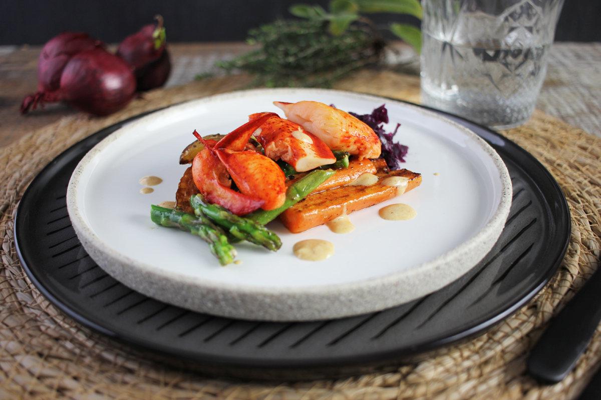 Hummer auf Ofengemüse mit Spargel Hummer auf Ofengemüse mit Spargel