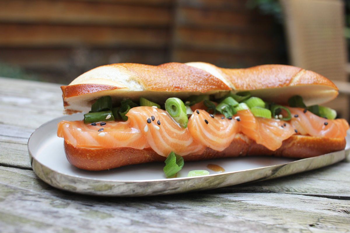 Schwaben meets Japan Laugenstange mit Poké Lachs