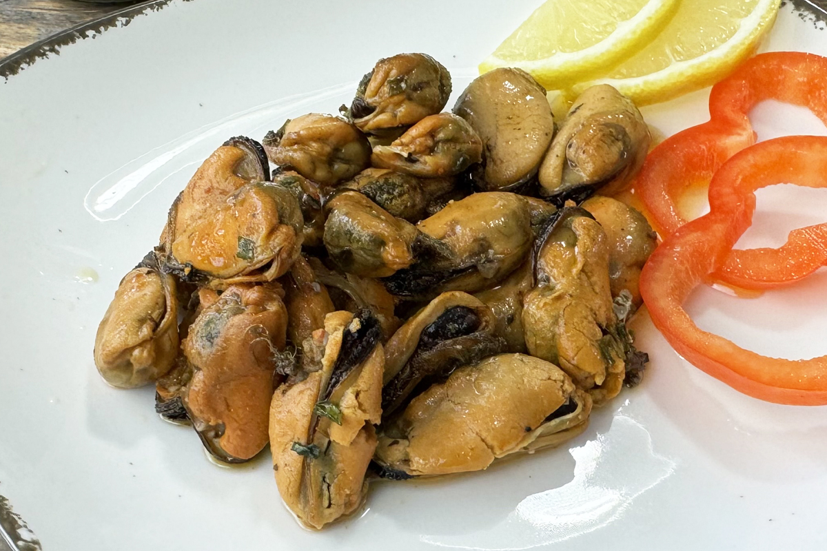 geräucherte Miesmuscheln in Knoblauch Kräuteröl